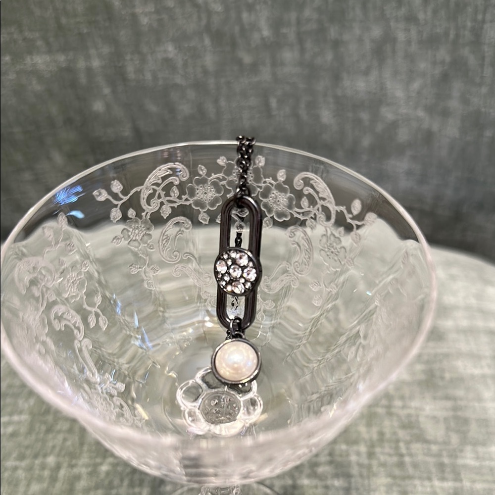 Premier Designs Gunmetal Black and White Pearl Pendant Necklace